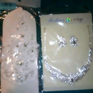Women gloves and necklace set with earrings